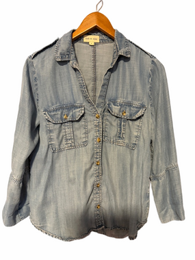 Cloth & Stone Light Wash Denim Button Down Shirt Womens Small Chambray